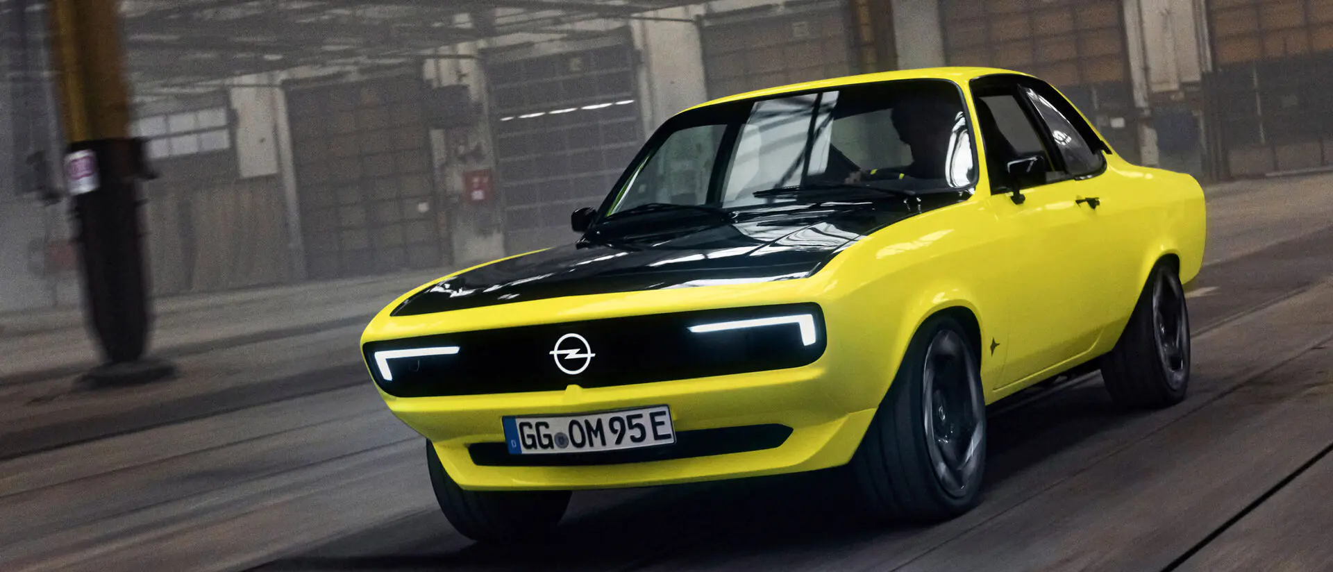 opel manta gse exterior driving 21x9 515564 scaled - Manta GSe ElektroMOD