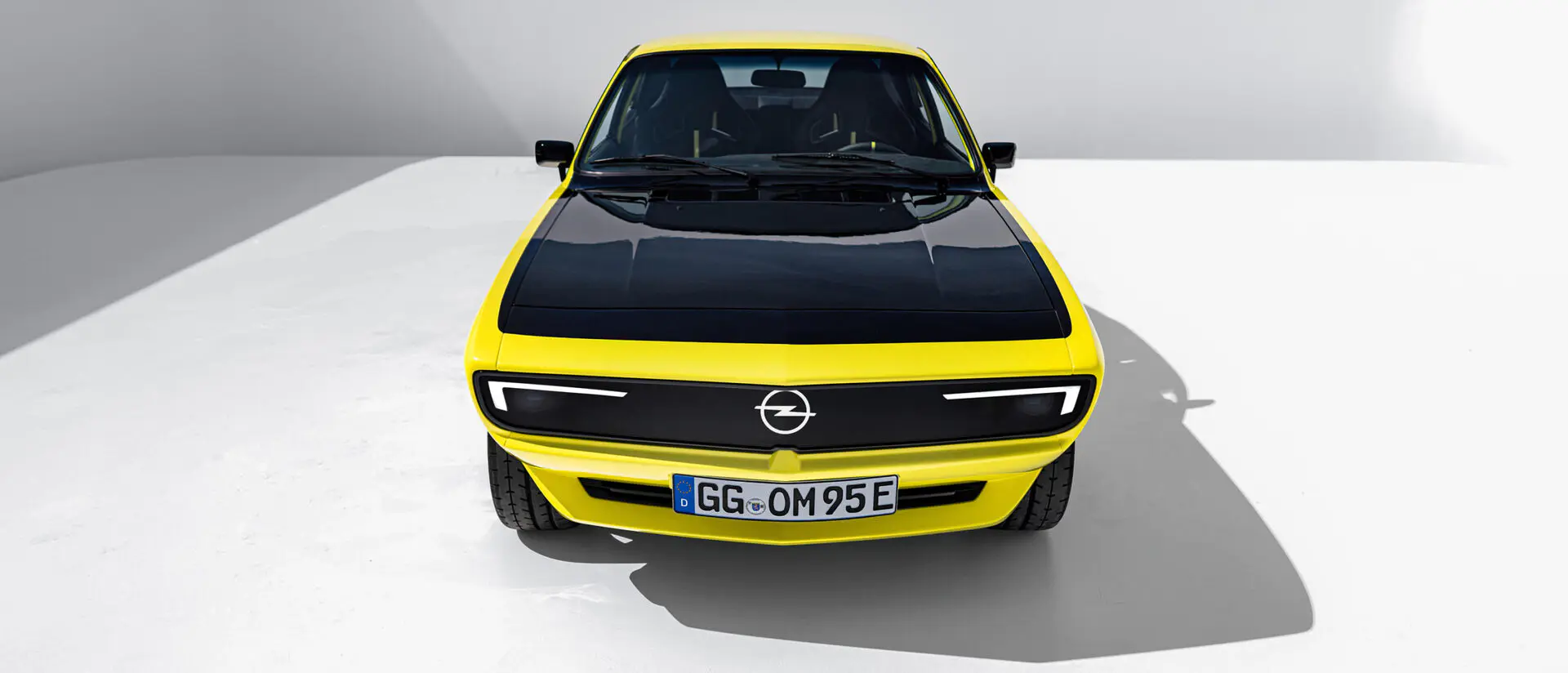 opel manta gse exterior front 21x9 515566 scaled - Manta GSe ElektroMOD